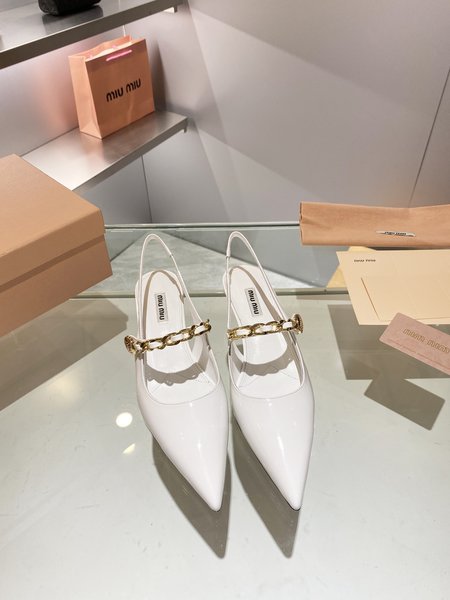 Miu Miu Small round buckle plus gold series small Kitten Heels back air sandals