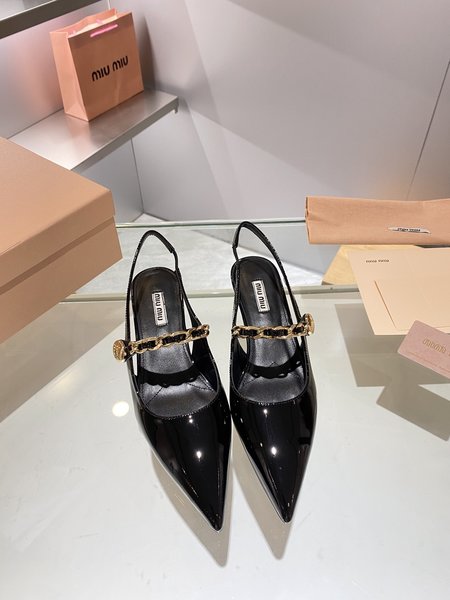 Miu Miu Small round buckle plus gold series small Kitten Heels back air sandals