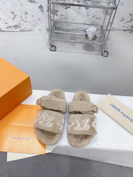 Louis Vuitton Paseo Comfort Flat Fur Slippers