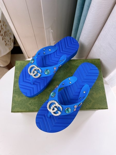Gucci Double G logo slippers