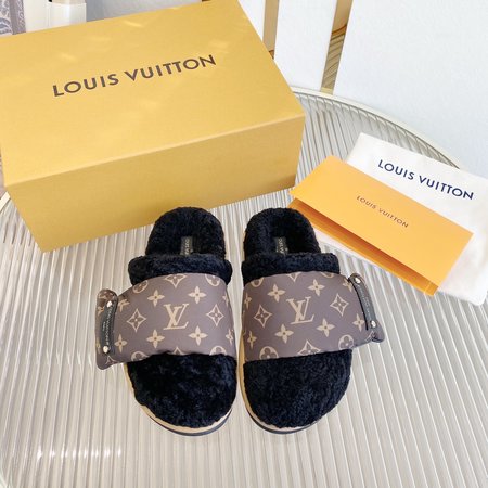 Louis Vuitton slippers
