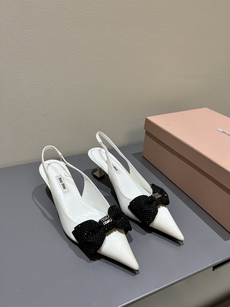 Miu Miu pointed bow sandals