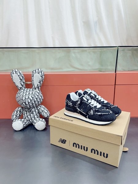 Miu Miu leather sneakers
