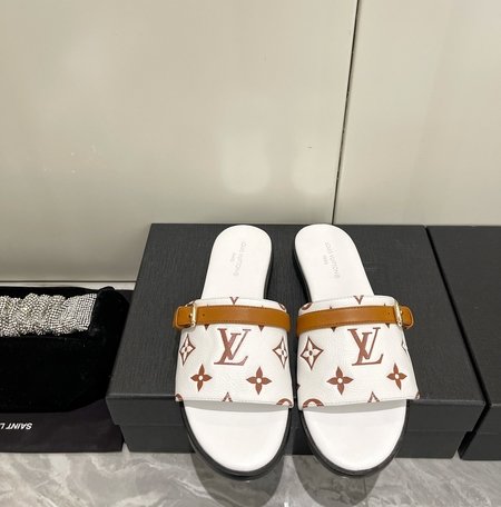 Louis Vuitton Imported custom cowhide slippers
