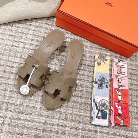 Hermes Oasis sandals