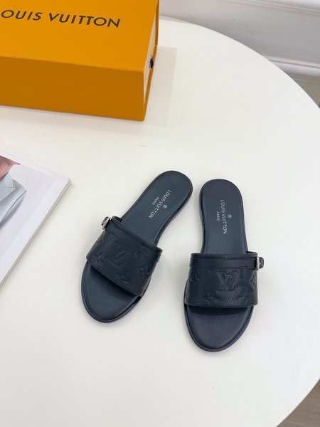 Louis Vuitton Cowhide slippers
