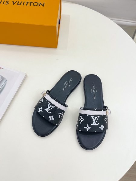 Louis Vuitton Cowhide slippers