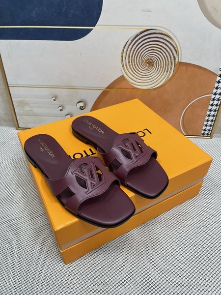 Louis Vuitton Sheep lined slippers