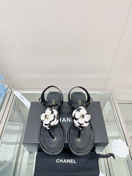 Chanel herringbone flip-flops sandals