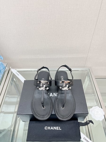 Chanel CC flip-flop sandals