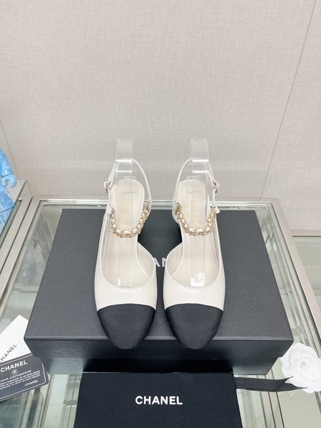 Chanel Thick heel chain back sandals