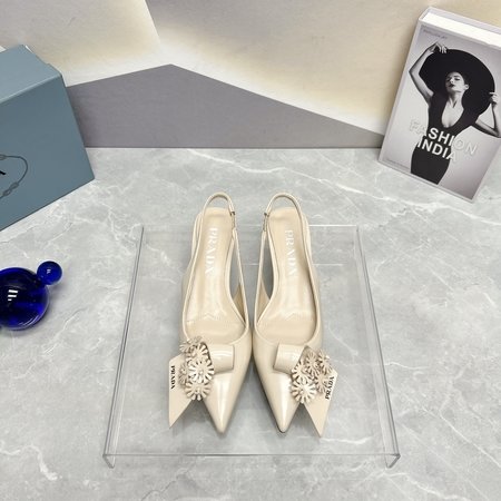 Prada Women s shoes with pointed toe and empty back flowers