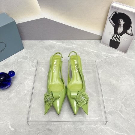 Prada Women s shoes with pointed toe and empty back flowers