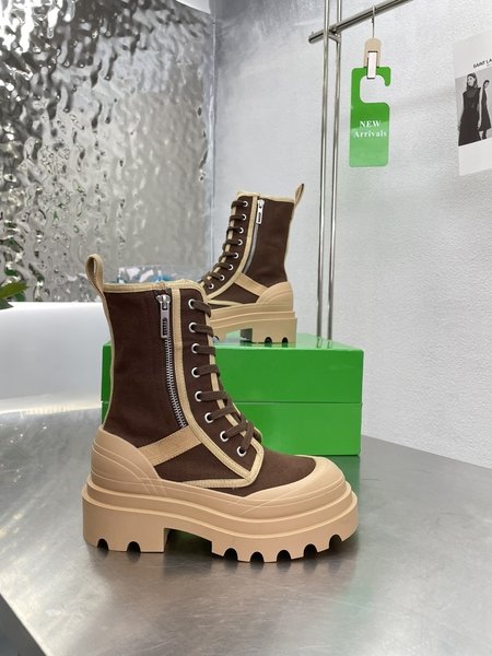 Bottega Veneta couple style martin boots