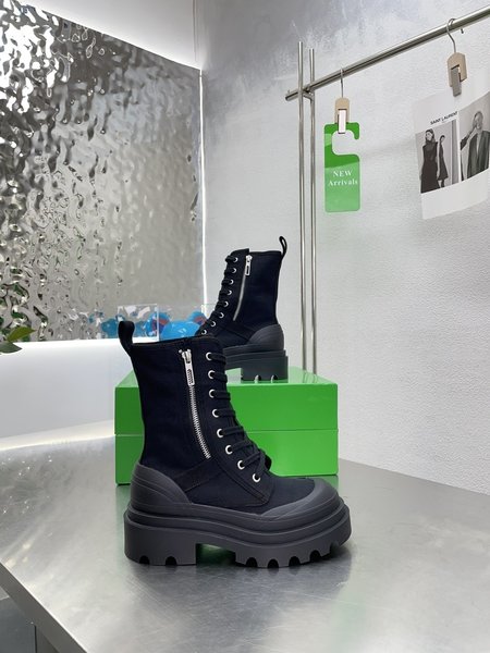 Bottega Veneta couple style martin boots