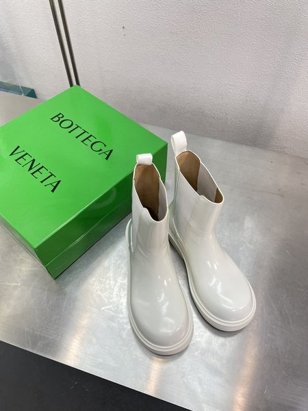 Bottega Veneta Calfskin Chelsea Elastic Boots