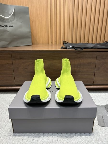 Balenciaga retro casual sneakers