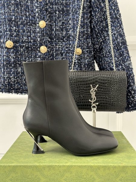 Gucci classic high heel boots