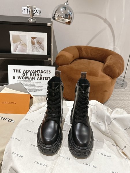 Louis Vuitton Black open-edge thick-soled Loaf short boots series