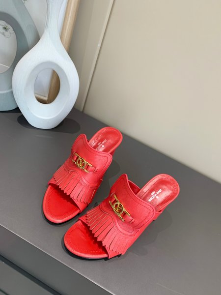 Louis Vuitton Fish mouth fringed sandals 