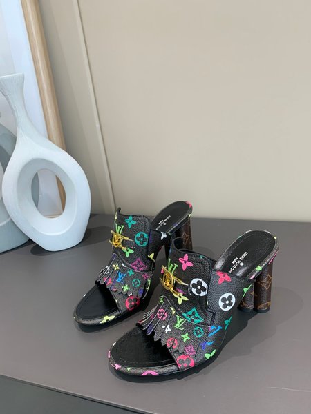 Louis Vuitton Fish mouth fringed sandals 