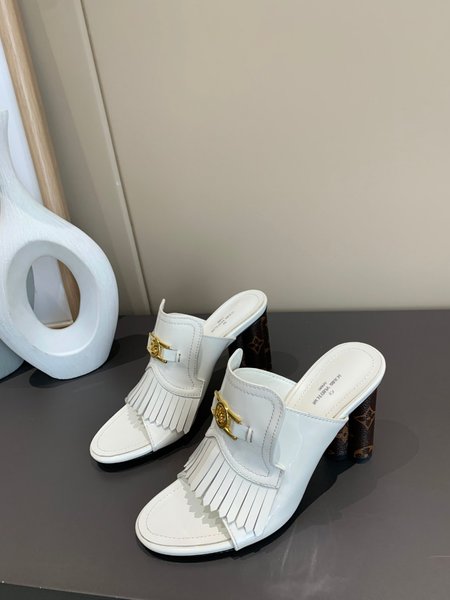 Louis Vuitton Fish mouth fringed sandals 