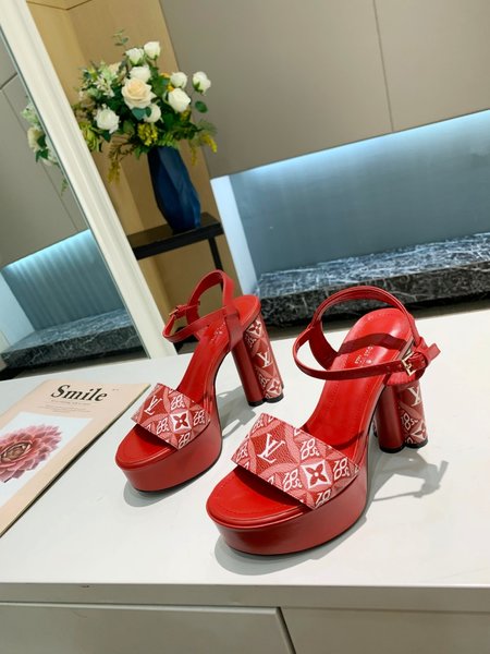 Louis Vuitton Color matching design with height 11.5cm