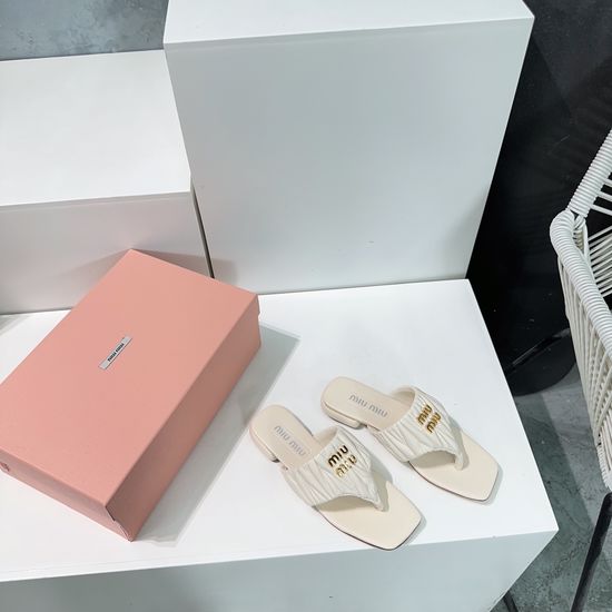 Miu Miu Quilted Lambskin Thong Flat Casual Sandals