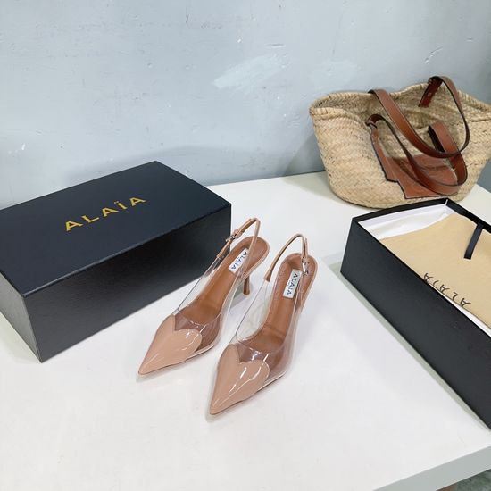 Alaia Heart Decor Pointed Toe Flat Slide Sandals