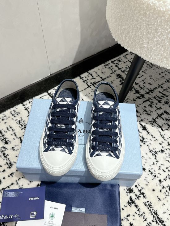 Prada Classic Logo Casual Sports Shoes Durable Comfortable Footwear